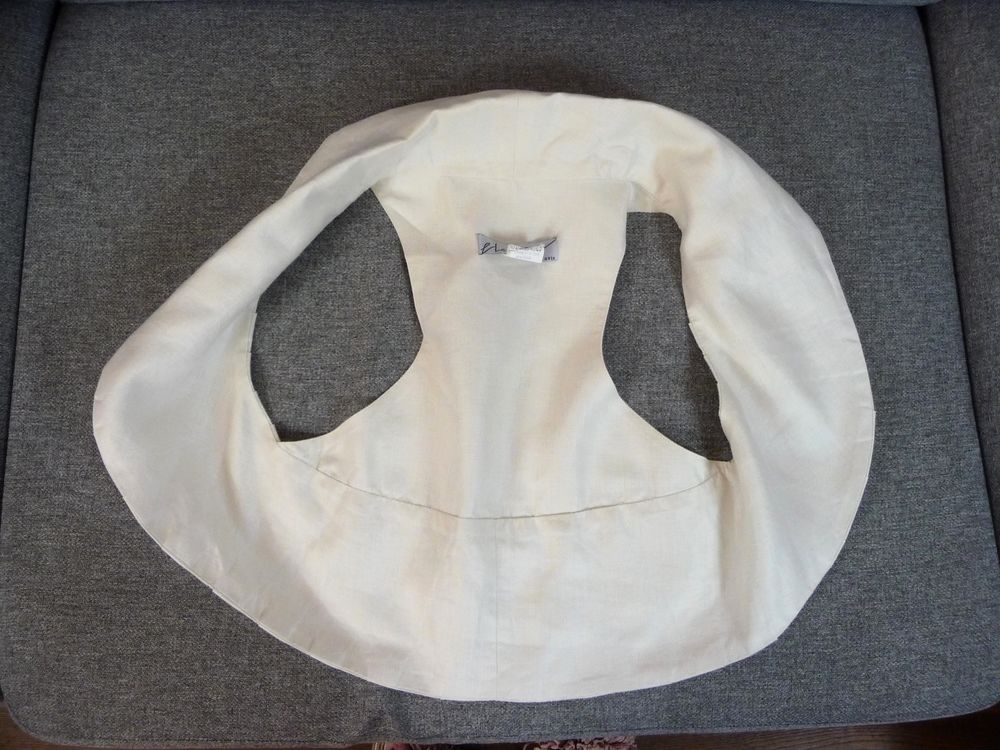 Top/ Bol&eacute;ro/ Veste Court en Tissu Beige sans manches- Eleene Vêtements