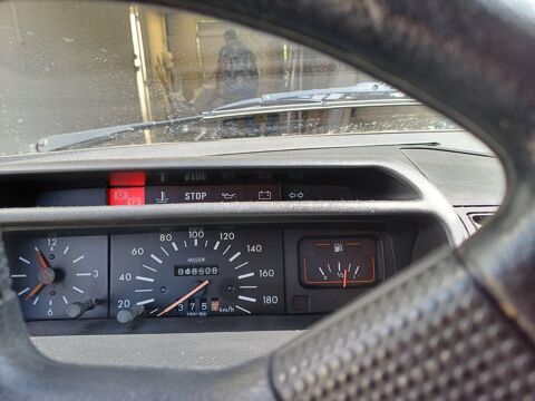 Peugeot 205 1.1i Sacr&eacute; Num&eacute;ro