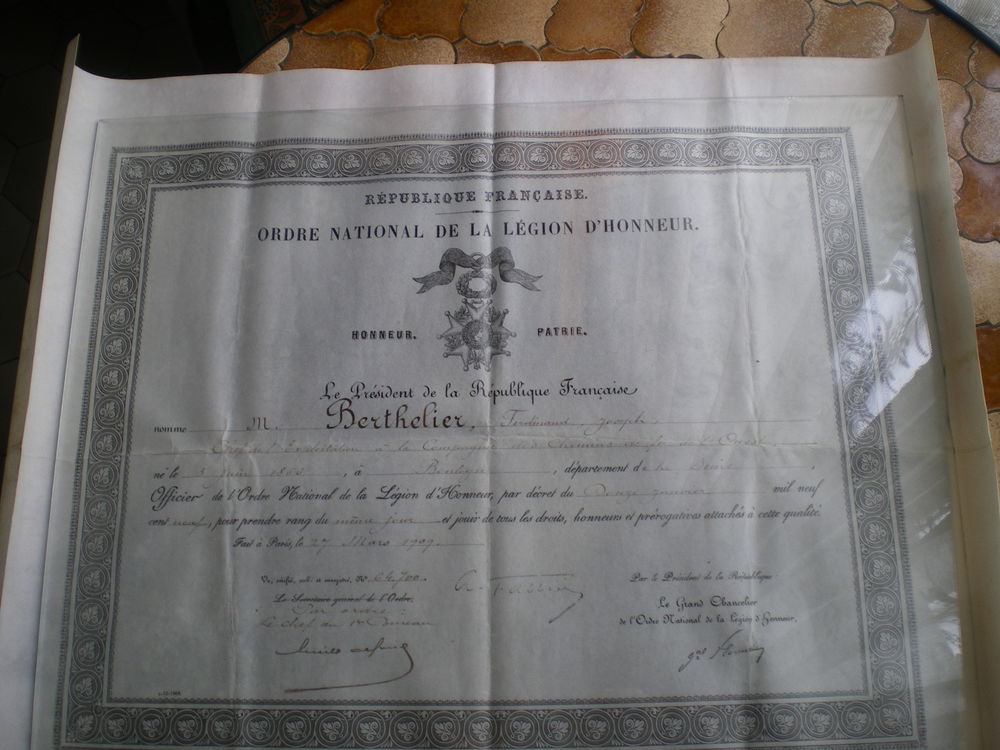 Dipl&ocirc;me d'Officier de la L&eacute;gion d'Honneur 1909. 