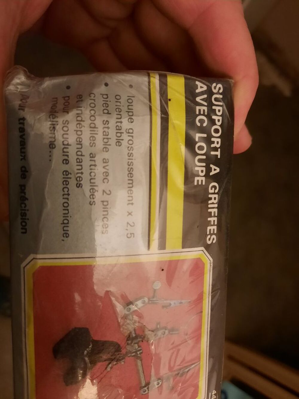 Support &agrave; griffes avec loupe Bricolage