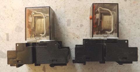 Relais miniatures dblocables SCHRACK 220v avec supports 40 trchy (91)