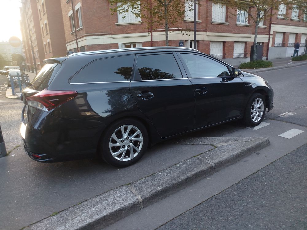 Auris Touring Sports Hybride 136h Dynamic 2015 occasion 93170 Bagnolet