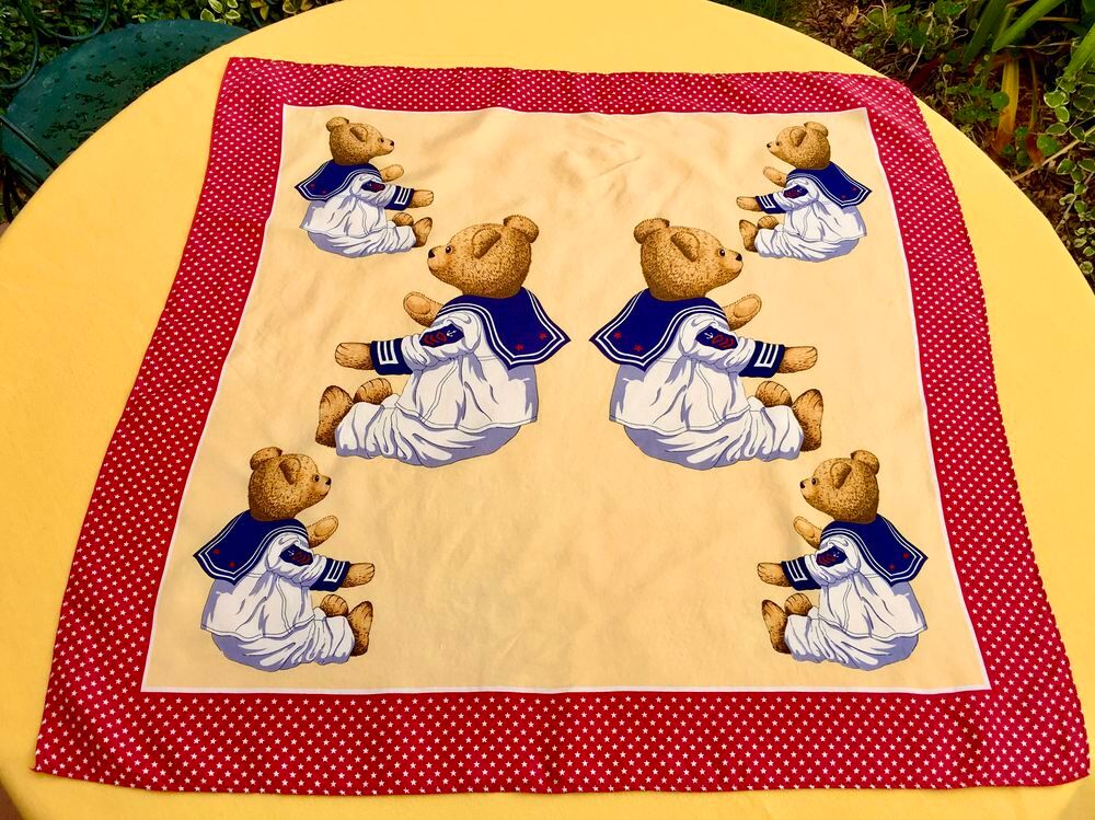 Foulard en soie, Carr&eacute; de soie de 70 x 70 cm, &eacute;tat neuf Vêtements