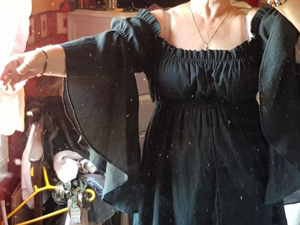 Blouse noire manches amples ouverte devant se porte d&eacute;collet Vêtements
