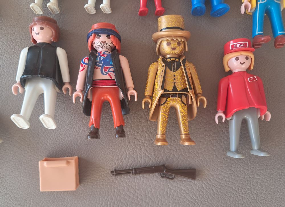 Lot de 14 playmobil 3 chevaux 2 accessoires Jeux / jouets
