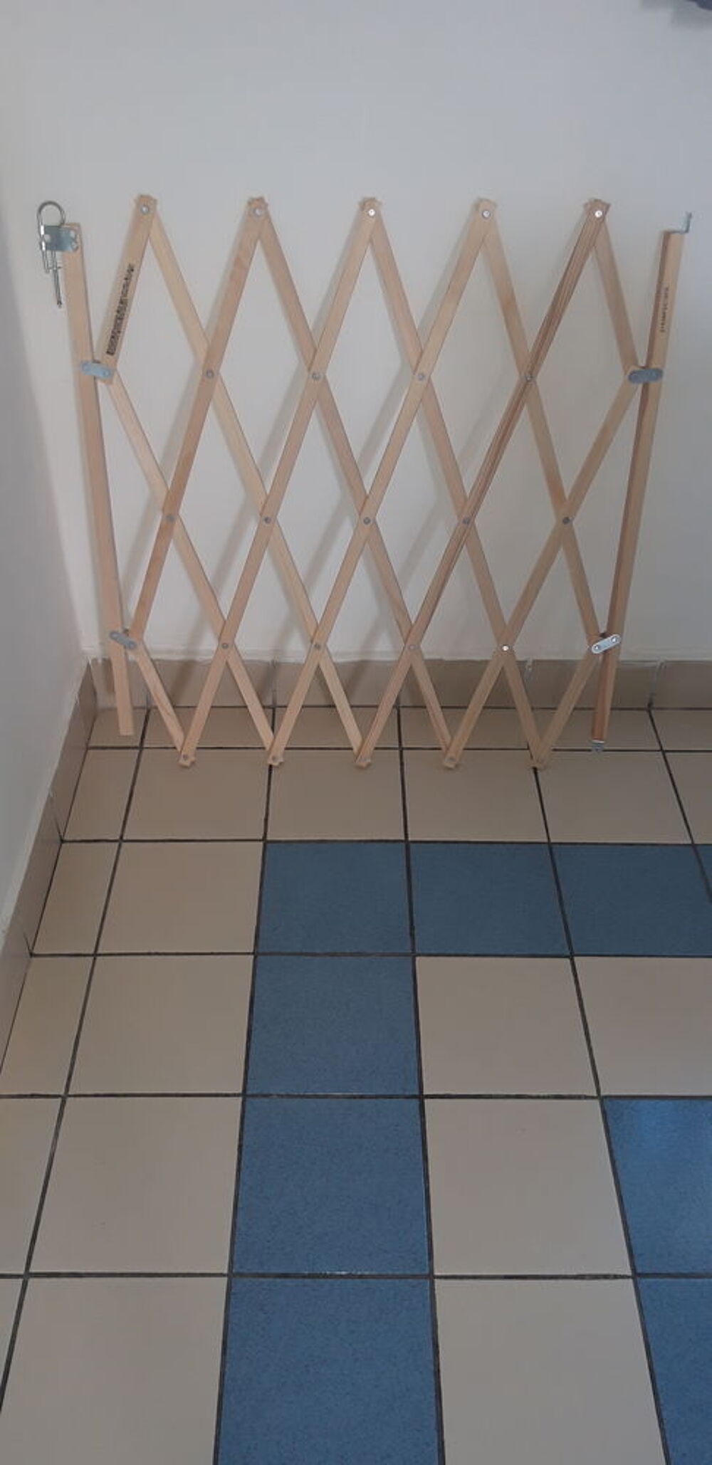 Barri&egrave;re extensible pour chien Meubles