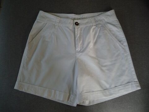 Short blanc 2 poches taille 38- Neuf 10 Montigny-le-Bretonneux (78)
