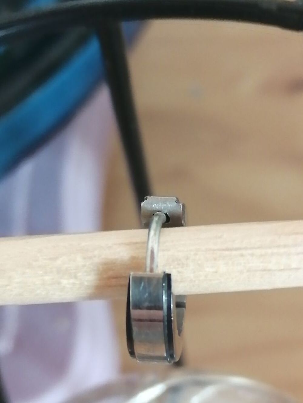 2 PAIRES DE BOUCLES D'OREILLES Bijoux et montres