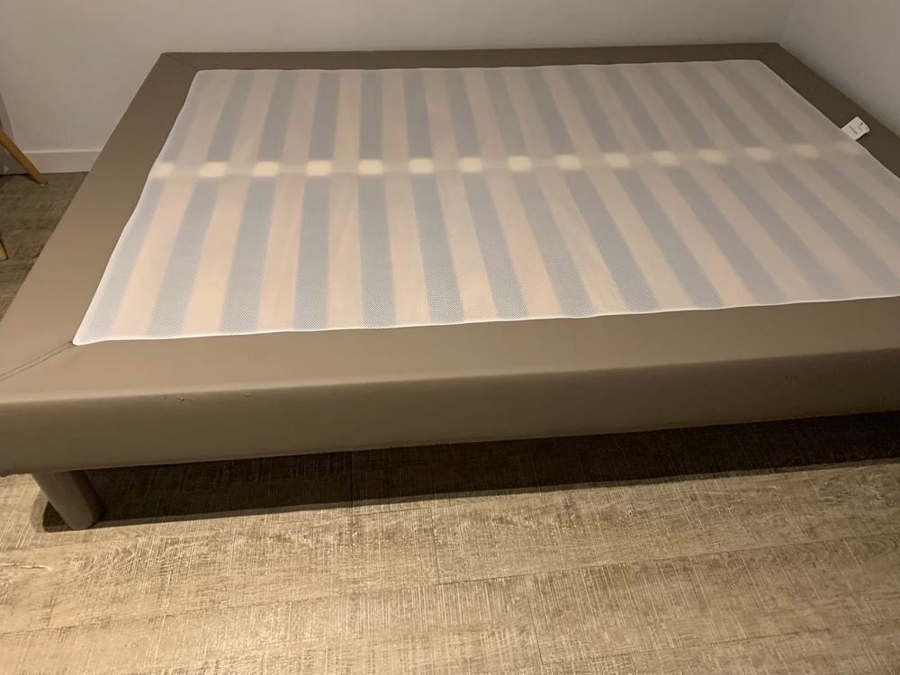 Sommier tapiss&eacute; Meubles
