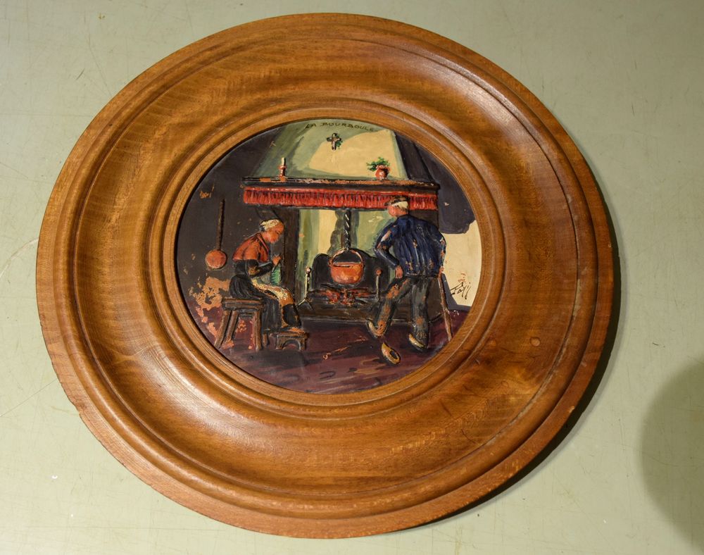 Assiette Bois Ancienne - Sc&egrave;ne de veill&eacute;e &agrave; la chemin&eacute;e. Décoration
