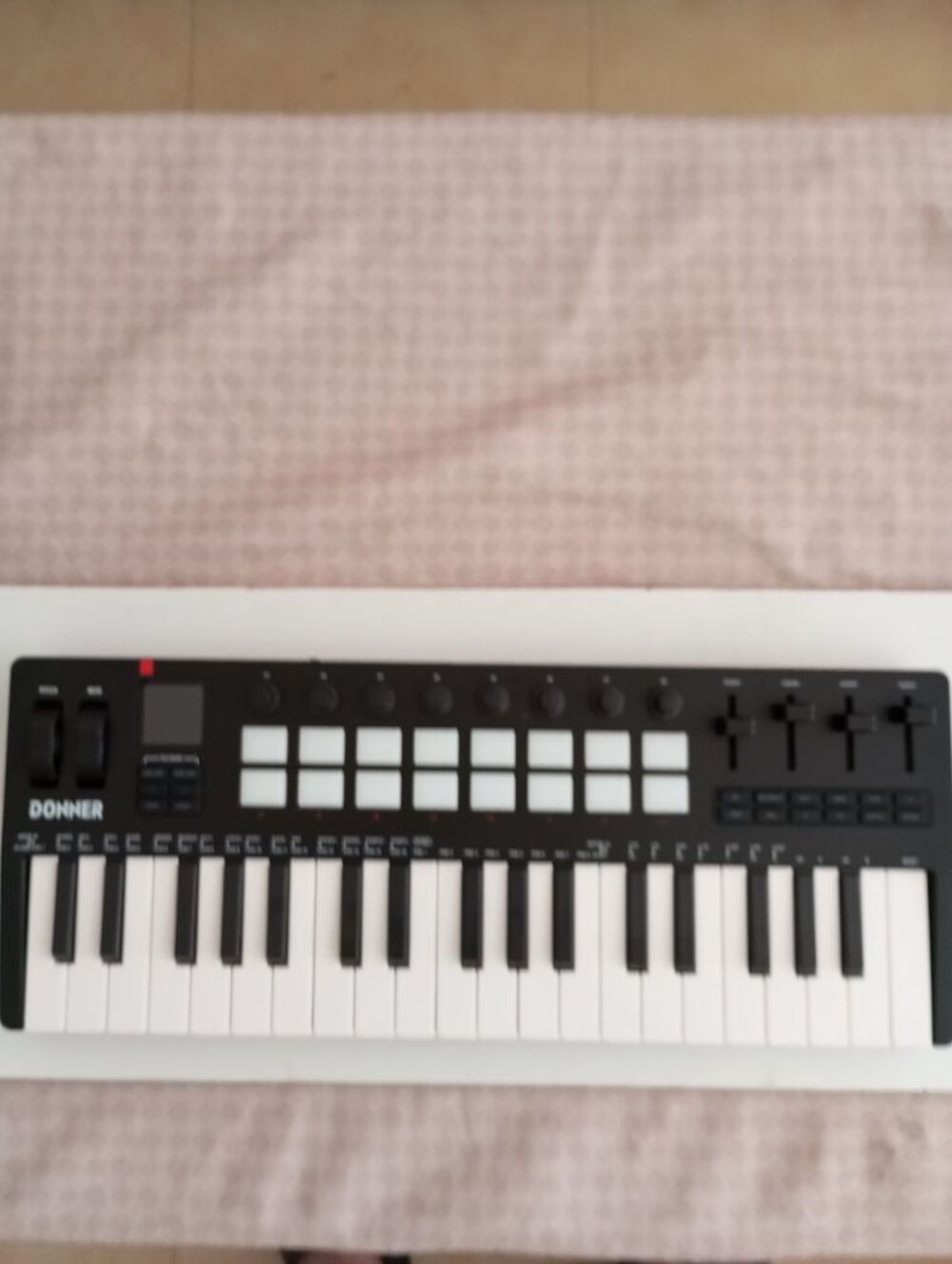 Clavier synth&eacute; sons int&eacute;gr&eacute;s 37 touches , avec contr&ocirc;leur Mi Instruments de musique