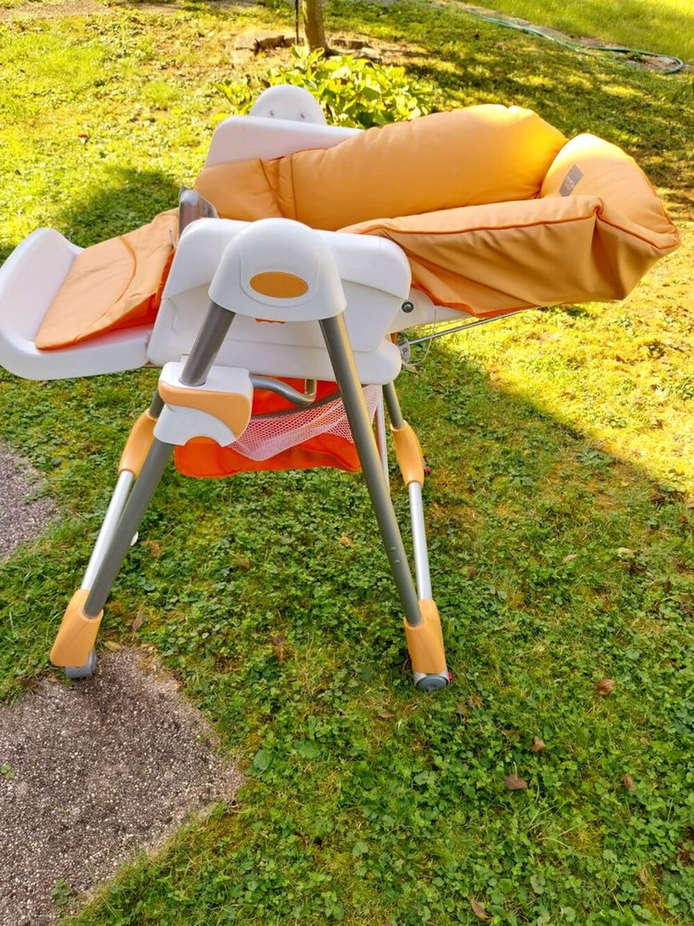 chaise haute b&eacute;b&eacute; Puériculture