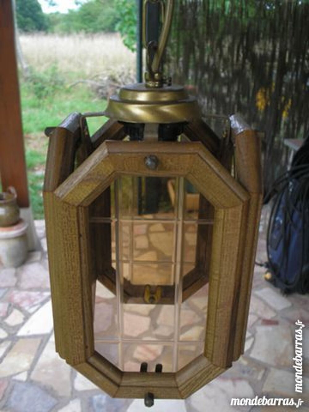 SUSPENTION EN BOIS ET LAITON,VERRE DECORE. Décoration