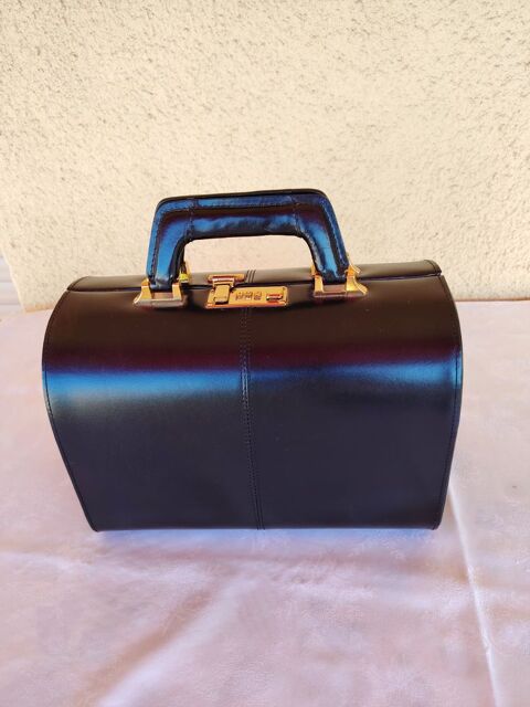 Sac � accessoires vintage
65 Salon-de-Provence (13)