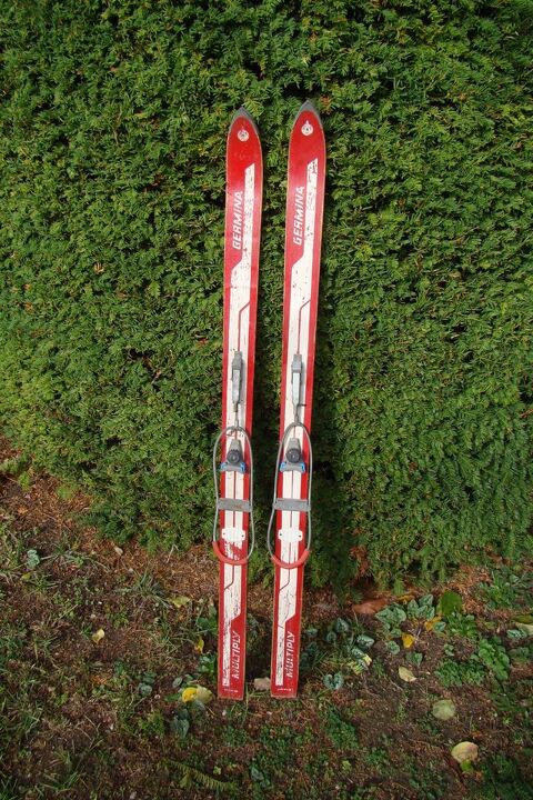 Anciens skis en bois Germina - enfant  ann�es 1950 /1960 80 Gargenville (78)