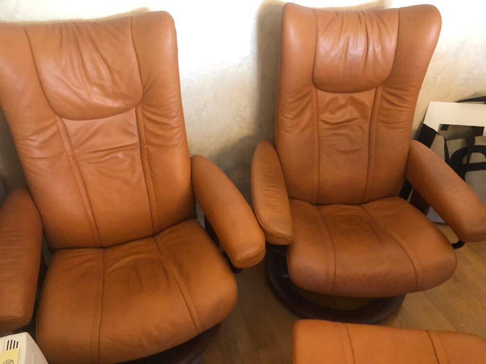2 fauteuils cuir avec un repose pied Meubles