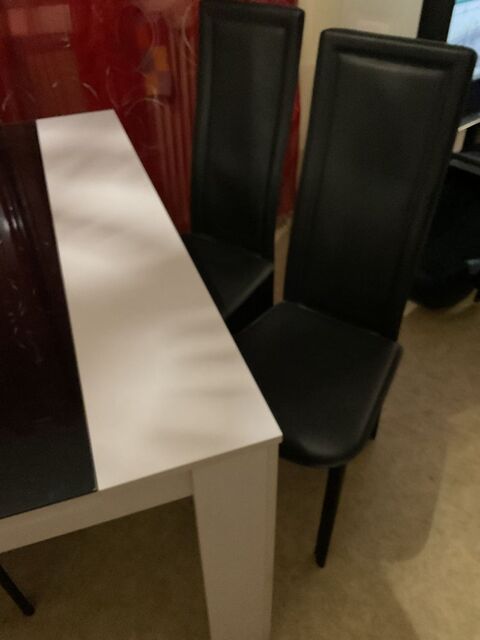 tables avec c est 4 chaises 150 Besanon (25)