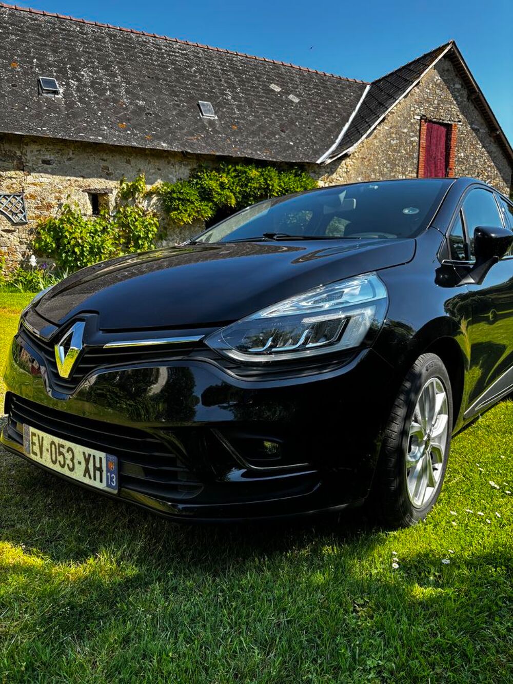 Clio IV CLIO SOCIETE DCI 90 ENERGY ECO2 82G AIR MEDIANAV 2016 occasion 49000 Angers