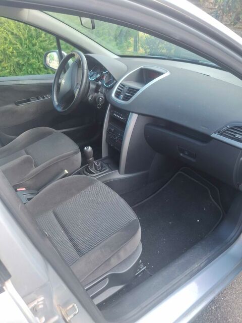 Peugeot 207 1.4 16v essence