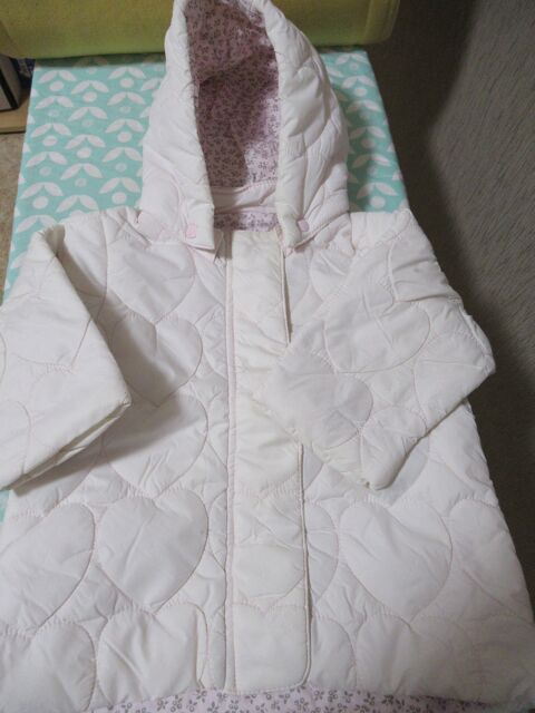 Doudoune rose p�le � capuche taille 6 mois 2 Cernay (68)