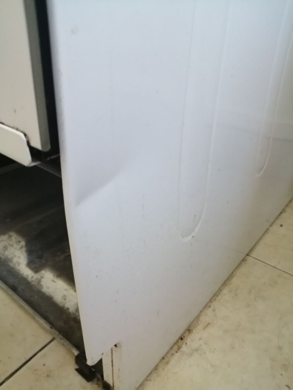 Cuisini&egrave;re 4 feux vitroc&eacute;ramique Electroménager