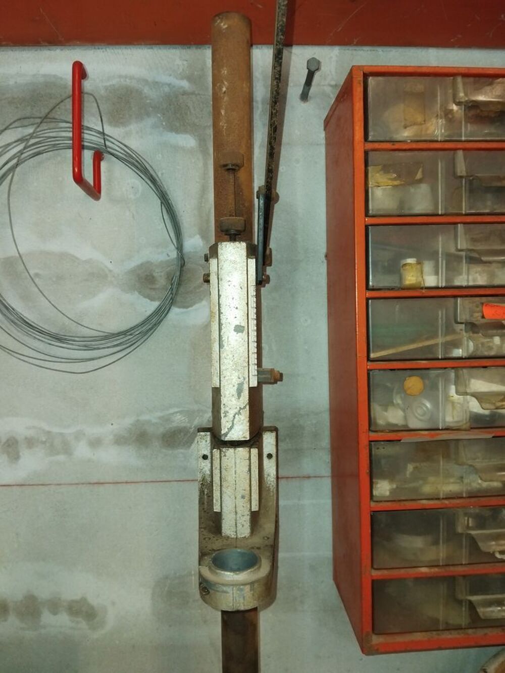 COLONNE POUR FIXER OUTILLAGE Bricolage