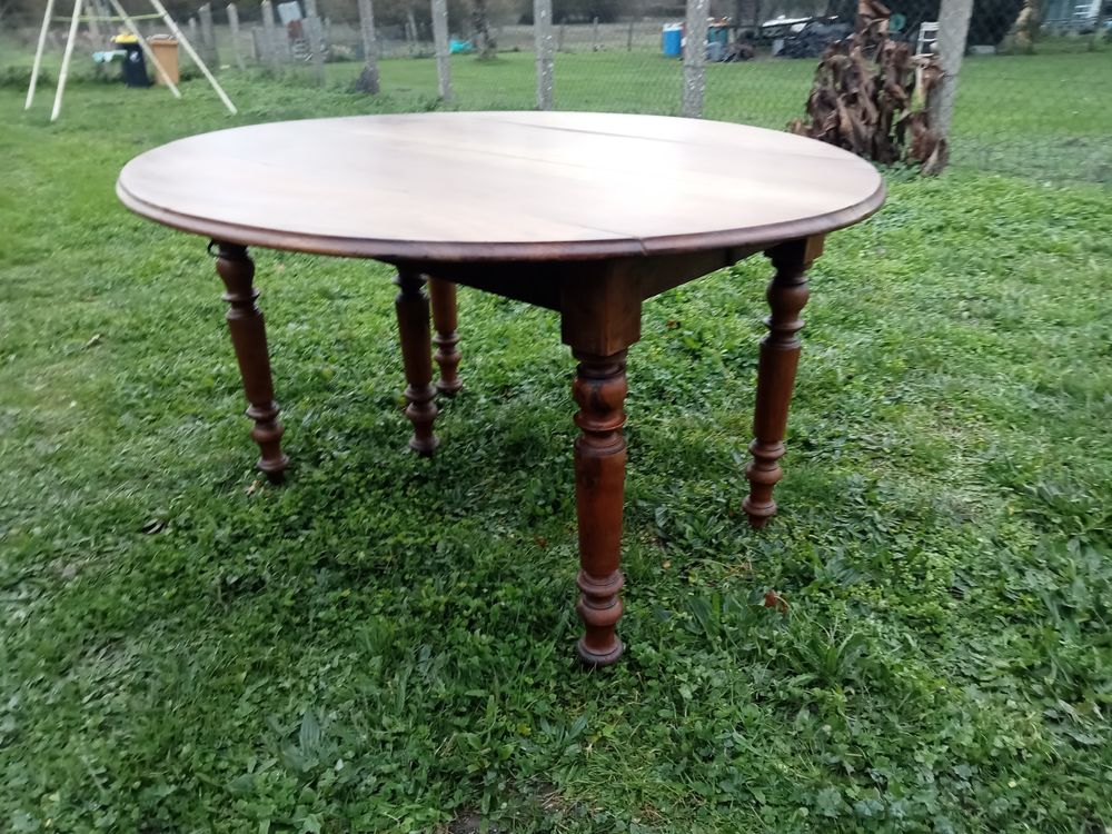 Table ovale 6 pied en noyer massif , Louis Philipe Meubles