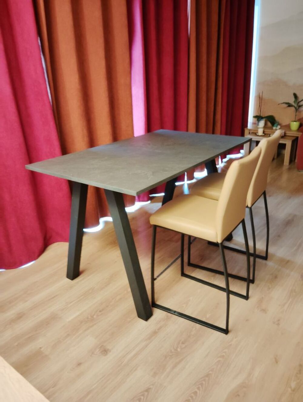 Table haute rectangulaire et 2 chaises hautes Meubles