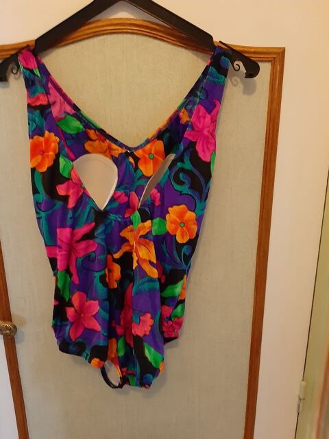 Maillot de bain une pi�ce Fleurie Avec bonnets 10 Noyon (60)