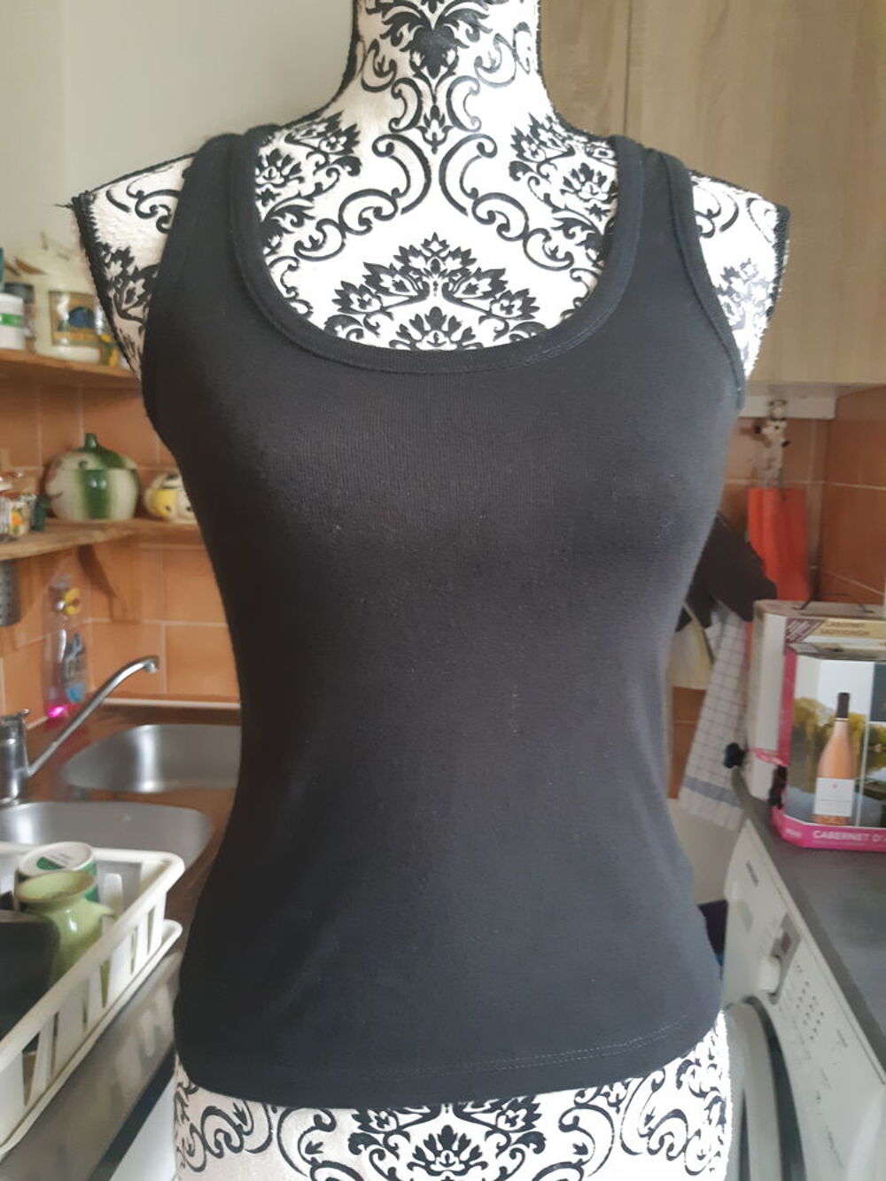 TOP sans manche NAF NAF noir taille S Vêtements