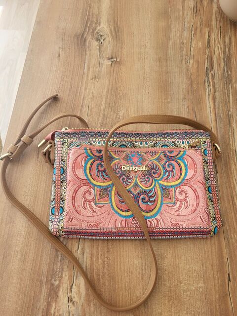 Sac  main Desigual 25 Carpentras (84)