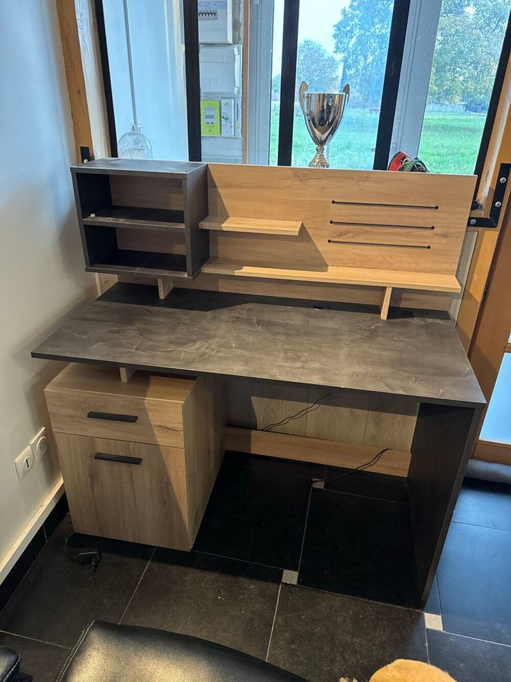bureau +chaise Meubles