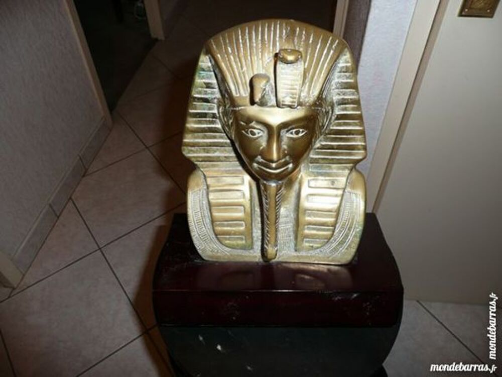 Statue en laiton Toutankhamon sur socle en bois Décoration