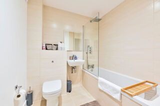 Appartement à louer 1 pièce 42 m² Suresnes