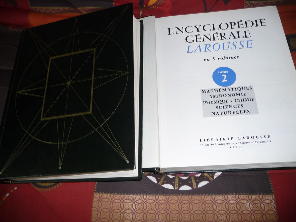 deux encyclopedies larousse Livres et BD