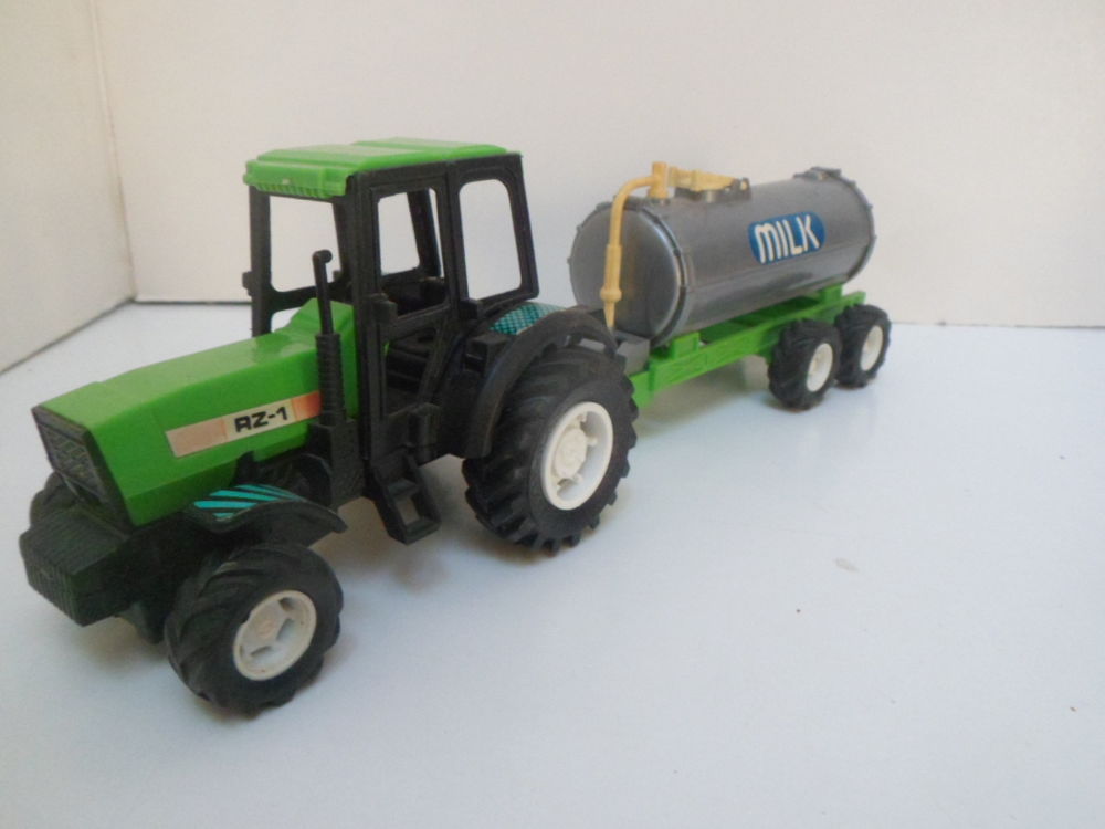 Tracteur agricole + remorque citerne lait - jouet voiture Jeux / jouets