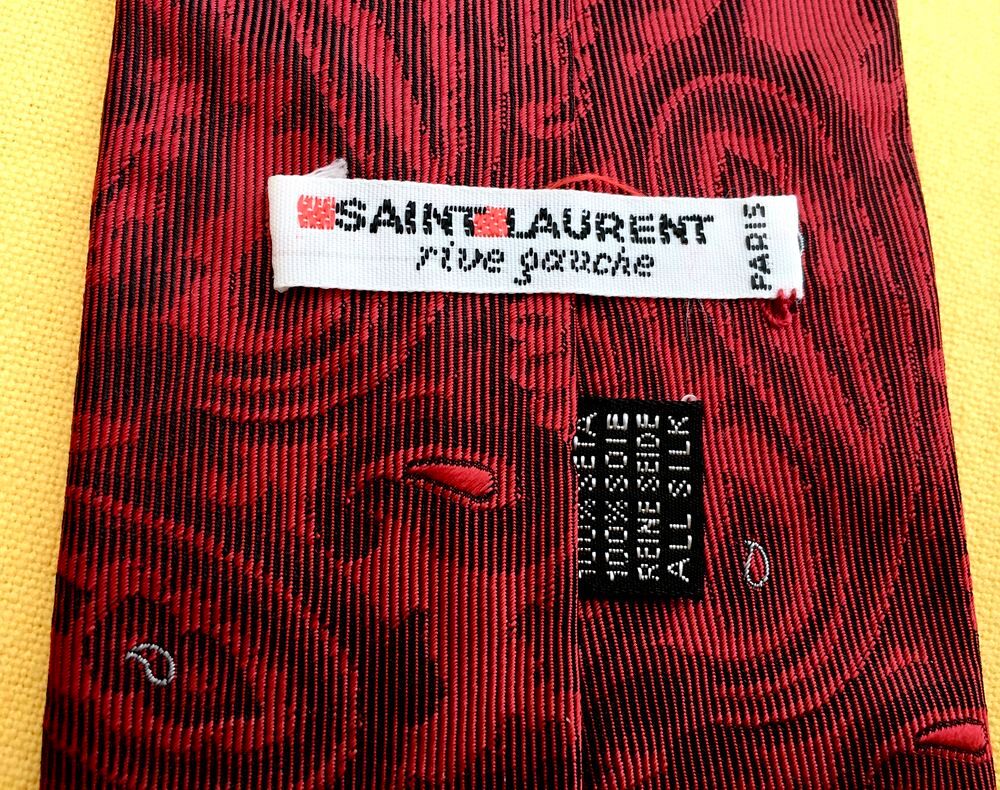 Cravate Yves Saint Laurent authentique NEUVE, 100% soie Vêtements
