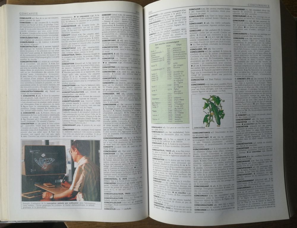 ?	Dictionnaire Petit Larousse en couleurs Livres et BD