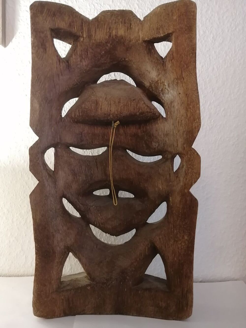 Tr&egrave;s beau masque Africain du Nigeria en bois exotique Décoration