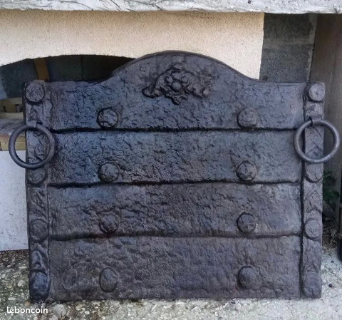 PLAQUE CHEMINEE EN FONTE 120 Carpentras (84)