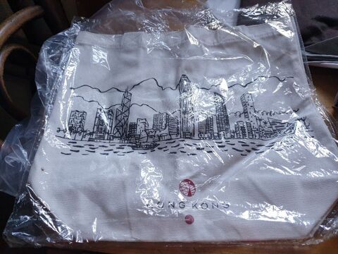 Sac de courses blanc provenant de Hong Kong 5 Mouxy (73)