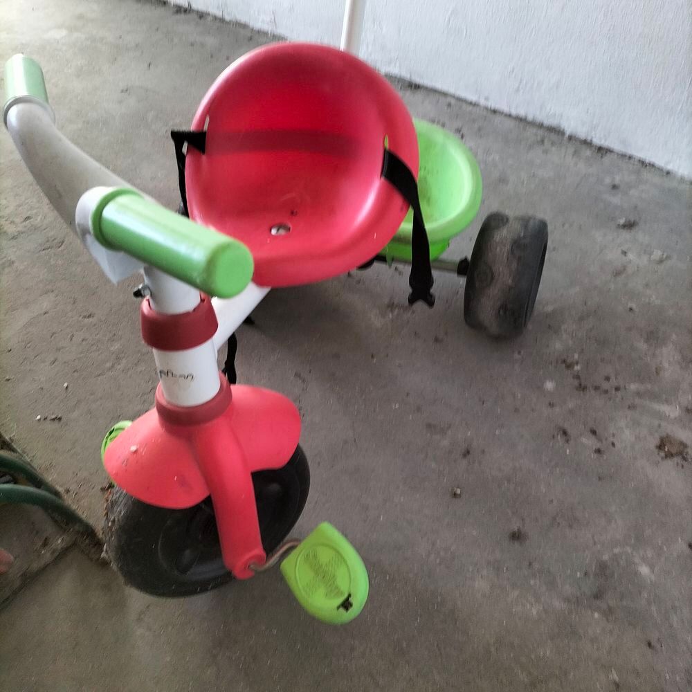 V&eacute;lo trotteur 3 roues Smoby tr&egrave;s bon &eacute;tat Vélos