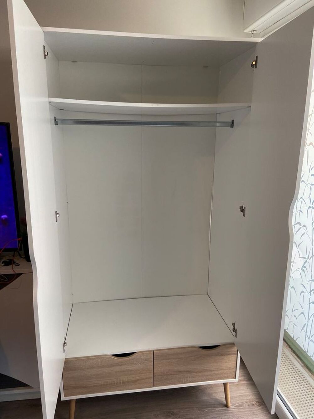 Armoire blanche et ch&ecirc;ne 2 portes 2 tiroirs penderie Meubles