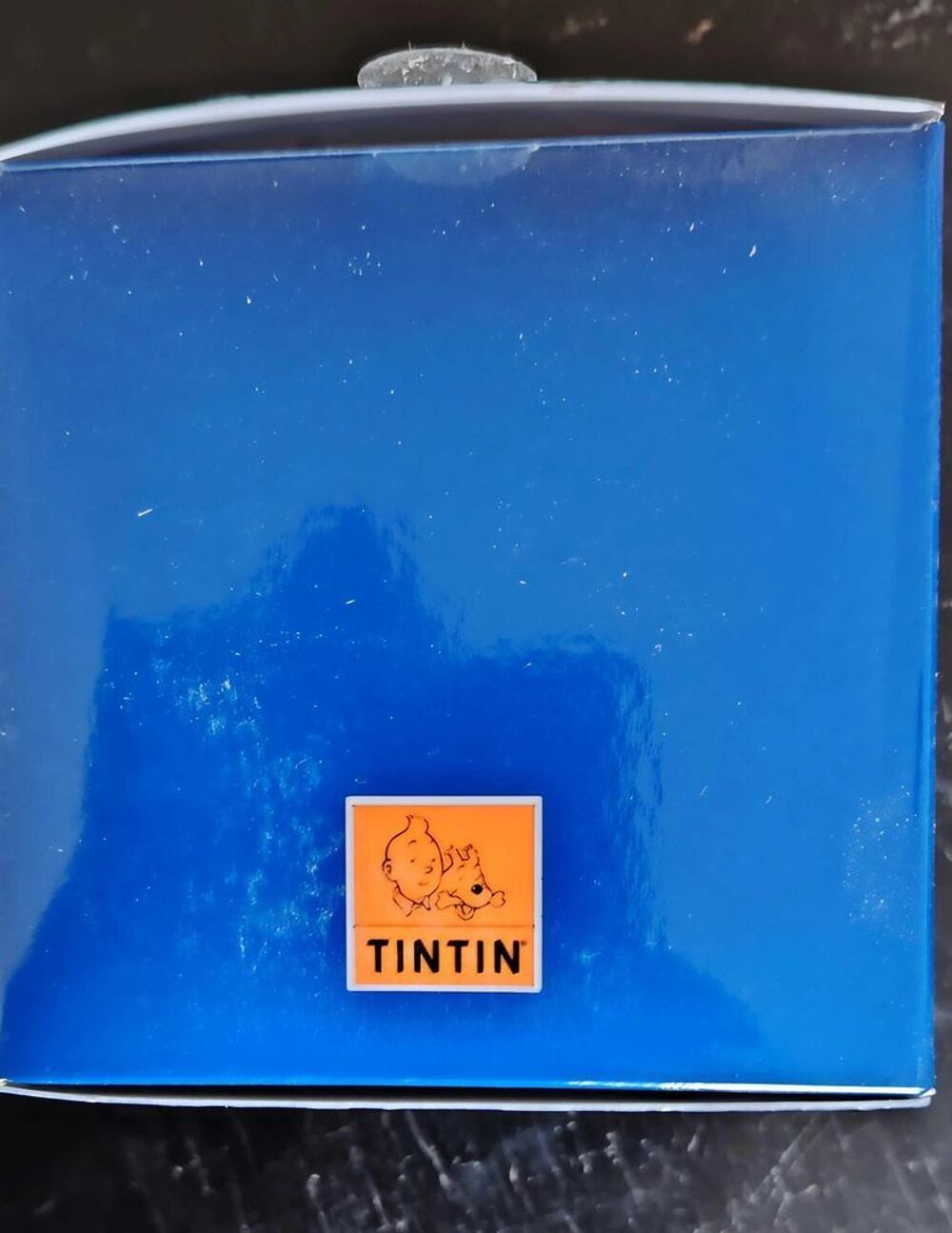 tintin et milou &agrave; la maison Fauteuil rouge en r&eacute;sine 