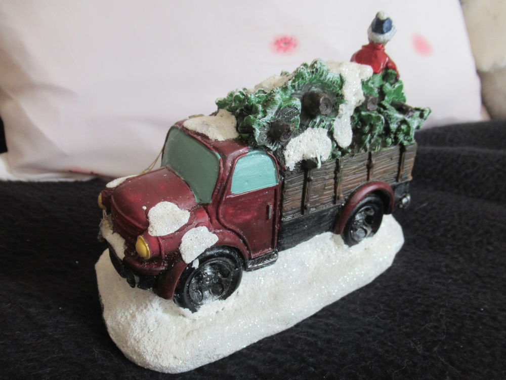 Camion lumineux avec sapins - Sc&egrave;ne de No&euml;l D�coration