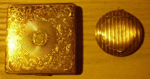 2 POUDRIERS ANCIENS (1950 / 1960) 50 Vergèze (30)