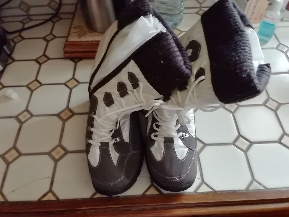 Chaussures CANADIENNE de marche neuves 38 femme Chaussures