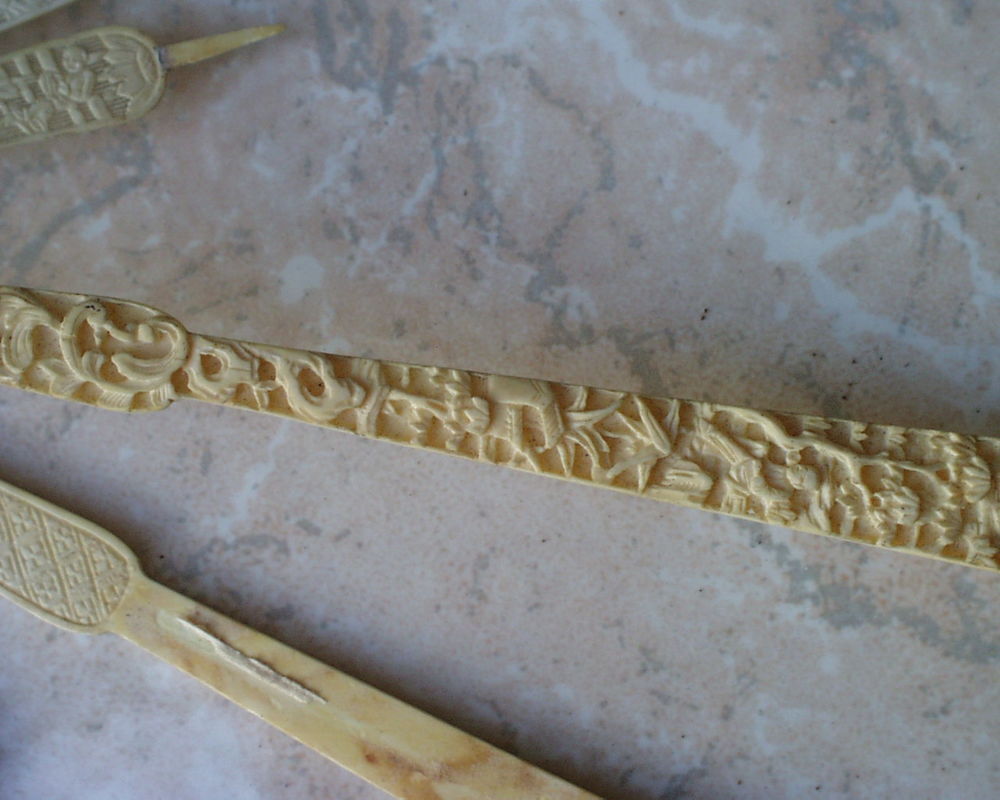 Eventail ancien structure enti&egrave;rement sculpt&eacute;e Asie 
