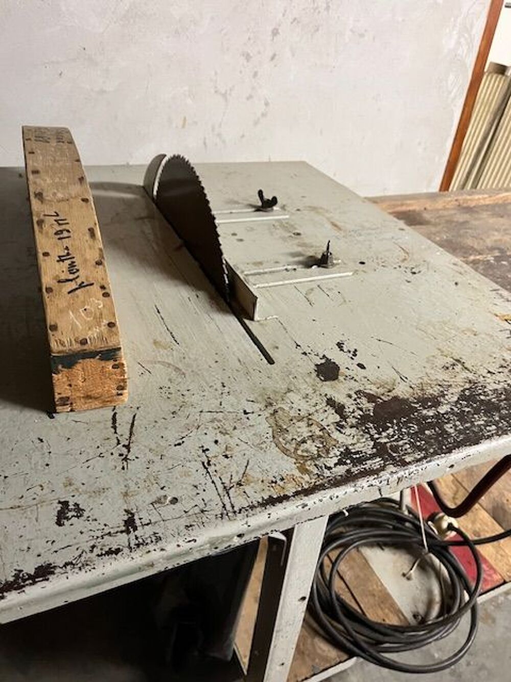 Scie circulaire mont&eacute;e sur &eacute;tablie Bricolage