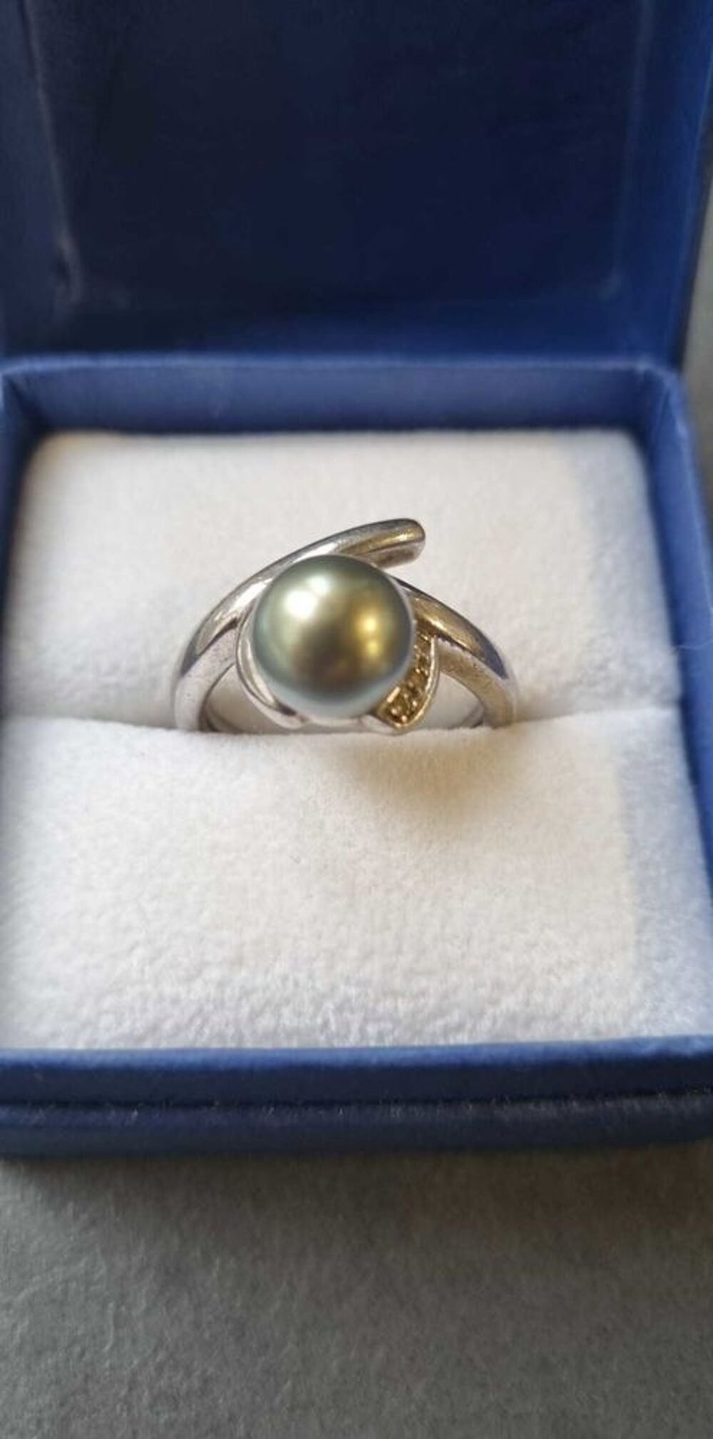 Tr&egrave;s jolie bague en argent T56 et perle de tahiti Bijoux et montres